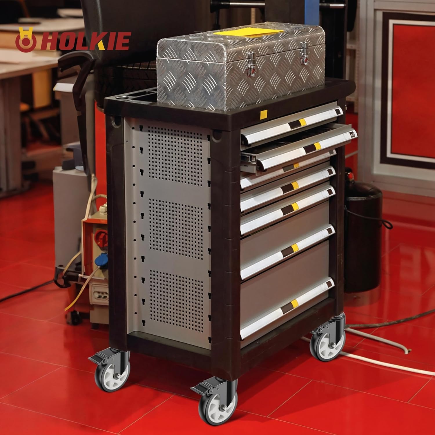 Tool cabinet on 5" total lock wheels - Holkie
